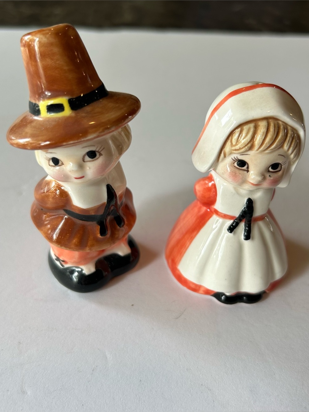 Vintage Lefton Boy & Girl Pilgrim Thanksgiving Salt & Pepper Shakers Fall Decor